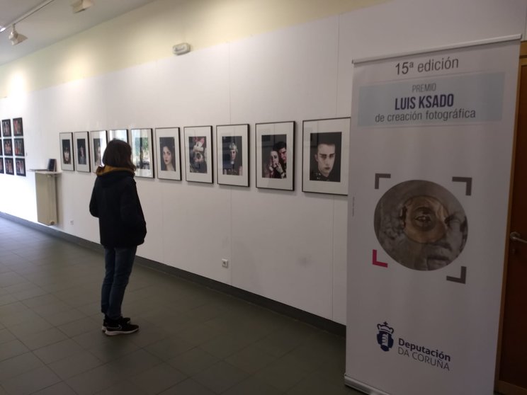 A exposición sobre o certame de fotografía Luís Casado na Casa da Cultura de Outes
